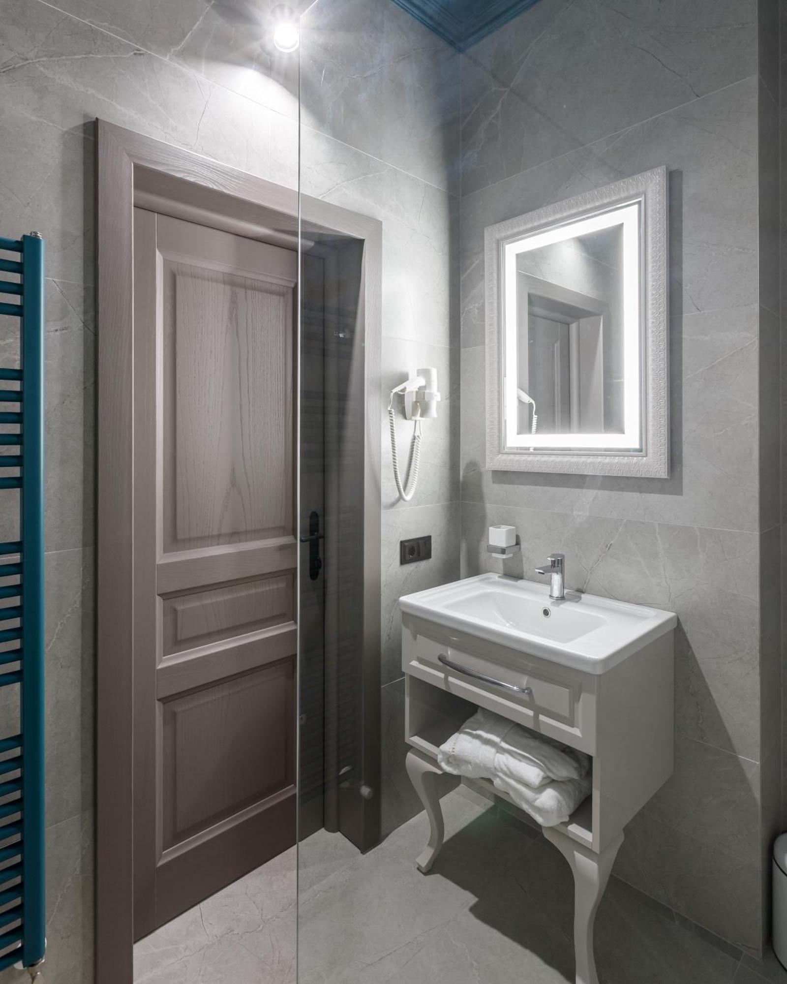 Richmond Hotel Chişinău Extérieur photo